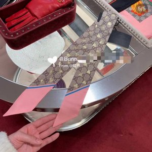 Gucci Gucci Bee Gg small streamer, the main double-layer silk hair tie. Mixed ca