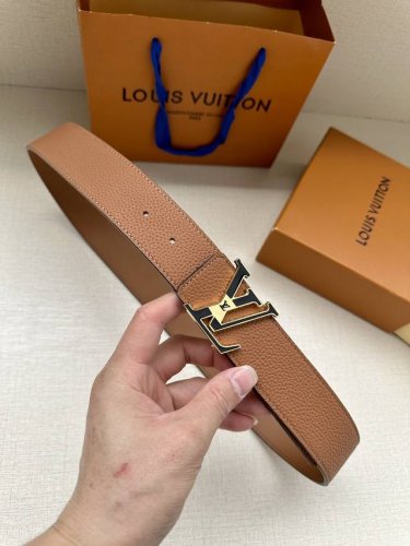 This Damier Lv 40mm double-sided belt is well-made and classic in style. The da