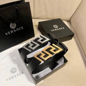 Versace, width 3.0cm New belt made of soft calfskin with graphic La Greca buckle