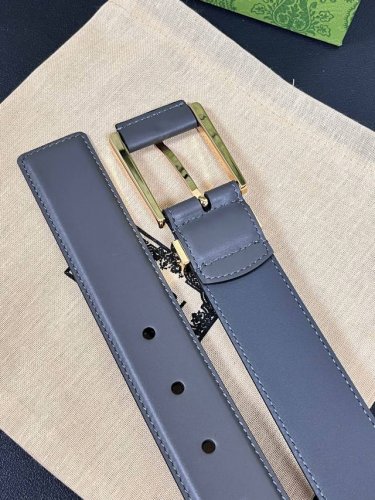 New for the season, this belt features exquisite neutral-toned calfskin leather