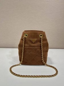 Used Suede 1Bd601 Suede This vintage chain hobo bag is amazing! Handmade suede w
