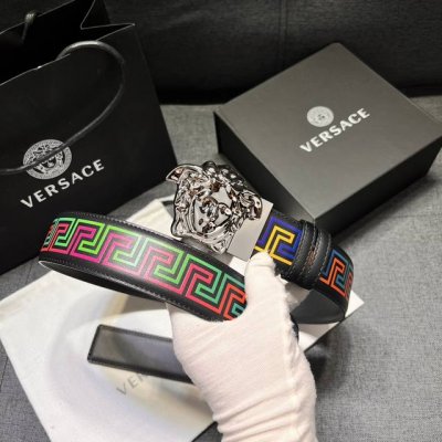 Versace, width 4.0cm. Bold and versatile at the same time, this supple belt make