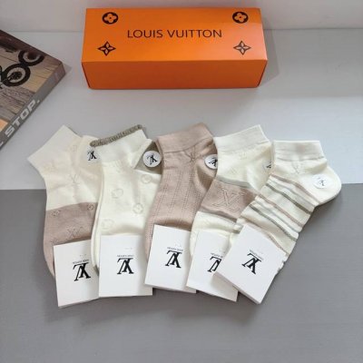 5 pairs per box with packaging. Louis Vuitton bamboo cotton socks, a must-have