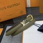 1.5Cm V Darling belt is made of smooth leather and Monogram canvas lining, with