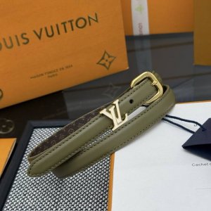 1.5Cm V Darling belt is made of smooth leather and Monogram canvas lining, with
