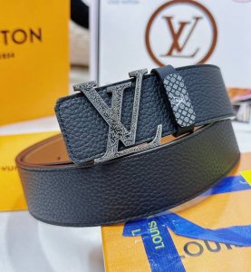 Belt: Louis Vuitton replica. Belt: 100% genuine leather. Carved and hollowed-out