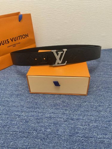 Louis Vuitton Classic Original Quality, Lychee-Textured Embossing Paired With Or