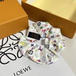 Special packaging Lv Louis Vuitton classic silk hair band looks great on the hea