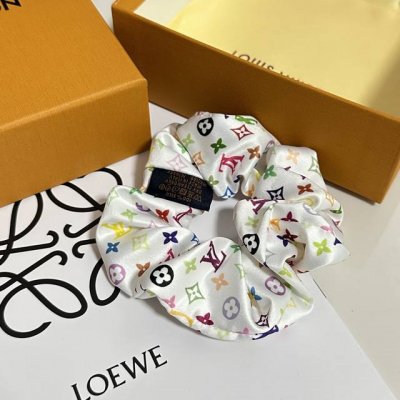 Special packaging Lv Louis Vuitton classic silk hair band looks great on the hea
