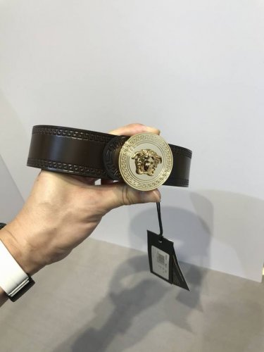 Comes with boutique packaging and punch pins, same style as those in boutiques,