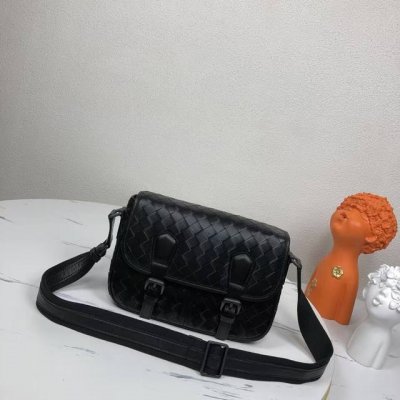 Bv woven messenger bag is a popular item. This messenger bag is made of pure han