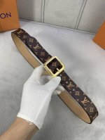 3.0 wide Lv Timeless belt features a slim leather strap with sophisticated Eleme