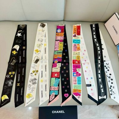 Chanel Twilly scarf is here A real cutie, Material: 100% twill silk Size 120 6C