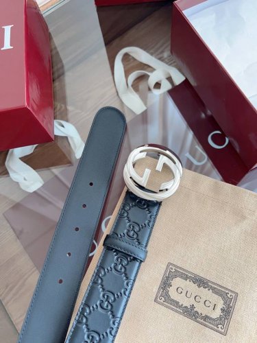 Gucci calfskin classic embossed width 4.0Cm counter new version of the Logo hori