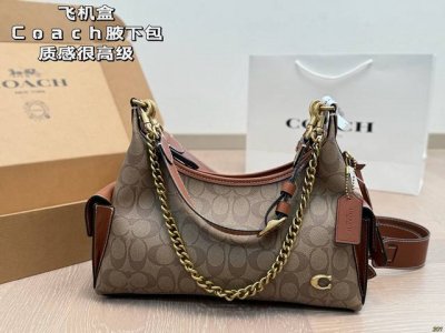 Airplane box Coach underarm bag The texture is very high-end The capacity is su