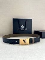 Width 3.5cm This is a 35mm full-grain leather belt with a metal Greca buckle an