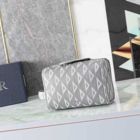 Dior Lingot Toiletry Bag Dior Grey Cd Diamond Canvas Ref: 2Adca418Cdp_H42E_Tu Th - Click Image to Close