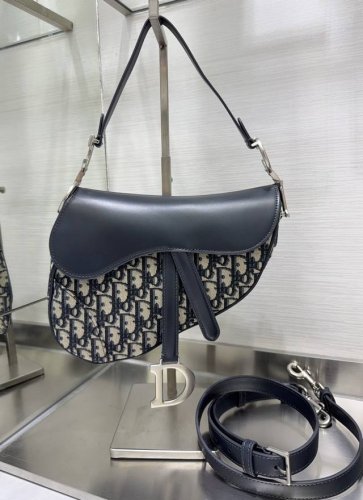 Large Saddle Bag with Shoulder Strap: The king of kings, this classic saddle bag