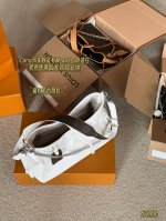 Upgraded version with box Size: 33*23*15Cm L's Carryall family has a new member