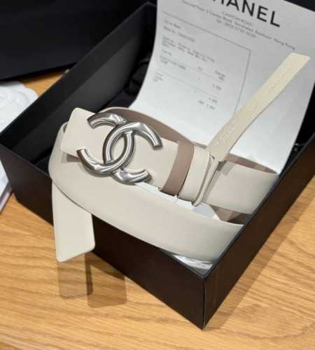 Chanel Reversible Women's Belt This belt is made of top-grain cowhide, features