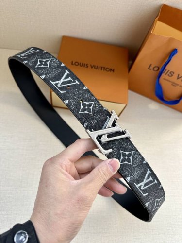 Special Lv Initiales Double-Sided Belt Interprets Classic Design With Bold Strok