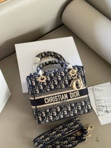 Comes with box Size: 24*20cm D-brand embroidered Princess Diana bag Modern, cas