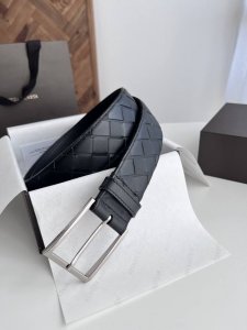 Bv wide men's belt. Handmade in large Intreccio woven Italian calfskin with a sl