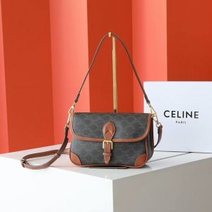 The popular King Baguette Bag is also known as the Baguette Bag. The bag shape i