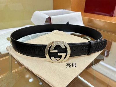 - The interlocking GGs are highlighted with high-gloss hardware, a nod to the b