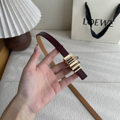 Special Loewe Classic Cowhide Leather Belt With A Shiny Loewe Geometric Buckle.