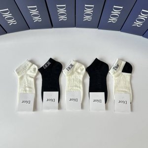 Special counter packaging Dior's new mid-length tube socks, stacked socks! Five