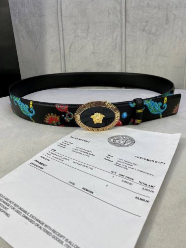 Width 4.0Cm This Versace Palazzo belt is made of cowhide leather and features t