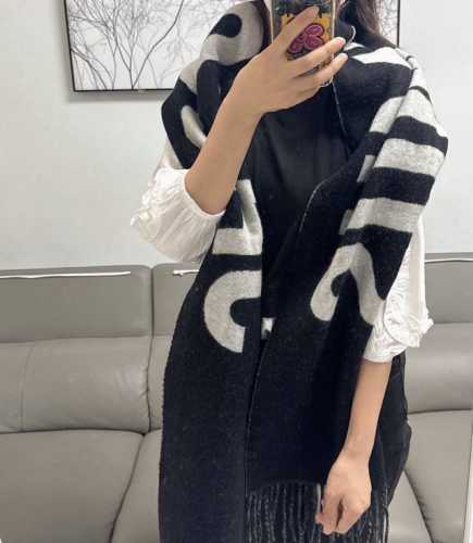 I've been absolutely obsessed with this Jacquemus double-sided scarf this year!