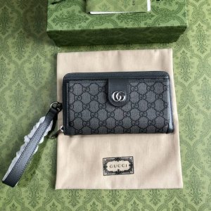 The top-of-the-line new model arrives DDD, style number 760248 DDD. The Ophidia