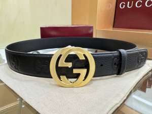 The interlocking GGs are highlighted with brushed hardware, paying tribute to t