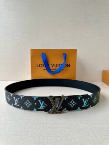 lv Initiales 40Mm Double-Sided Belt Renews The Iconic Design With Classic Can
