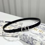 Dior CD buckle brass belt buckle, calfskin belt style is fashionable and elegant