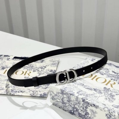 Dior CD buckle brass belt buckle, calfskin belt style is fashionable and elegant