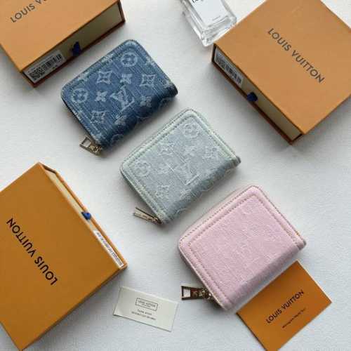 Color: Grayish-Pink Blue Size: 11X8.5M82957 This zippered coin purse is crafted