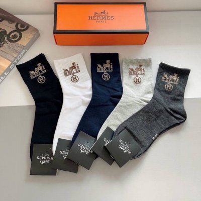 Comes with a box of 5 pairs of Hermes high-end mid-calf socks. Super soft and f