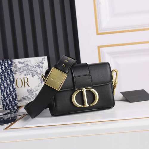 Comes with the original Dio.R 30 Montaigne Mini Box The 30 Montaigne is a bag w