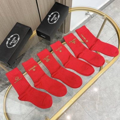 Packaged with six pairs of European and American brand red and vibrant New Year