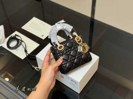 Comes with box Size: 13*11Cm Dior Mini Princess Diana is so cute! The phone can - Click Image to Close