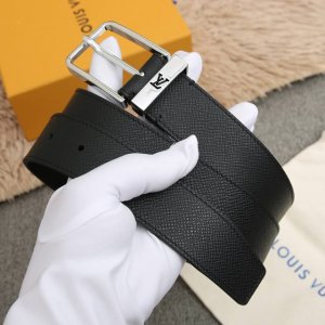 Comes with a full gift box. LV 35cm Vendome belt, imported cowhide, featuring sm