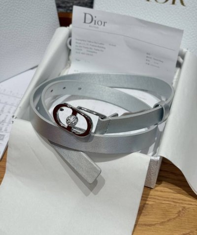 30 Montaigne Jolie Belt This 30 Montaigne Jolie belt draws inspiration from the