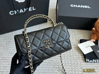 Chanel 25S Kelly Silver Horizontal This season's must-have Kelly horizontal flap