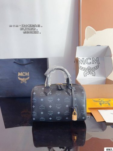 Comes with a gift box Mcm's main focus this season is the stylish large logo Mc
