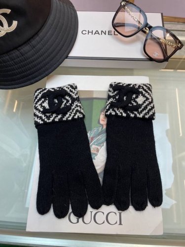 Chanel Fall/Winter Wool Knit Gloves in Candy Solid Colors - A Hot Trend This Fal