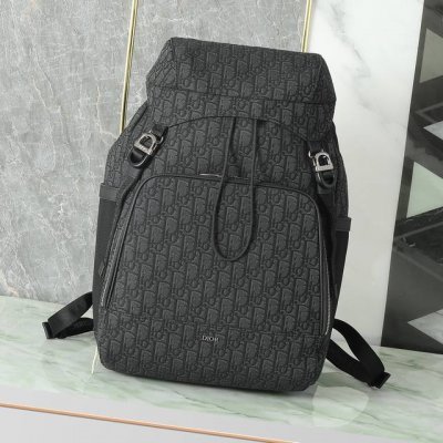 This Dior 8 backpack, a new addition to the Summer 2024 men's collection, featur