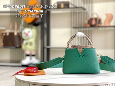 Premium quality with full packaging. Premium original leather M80931 emerald wi